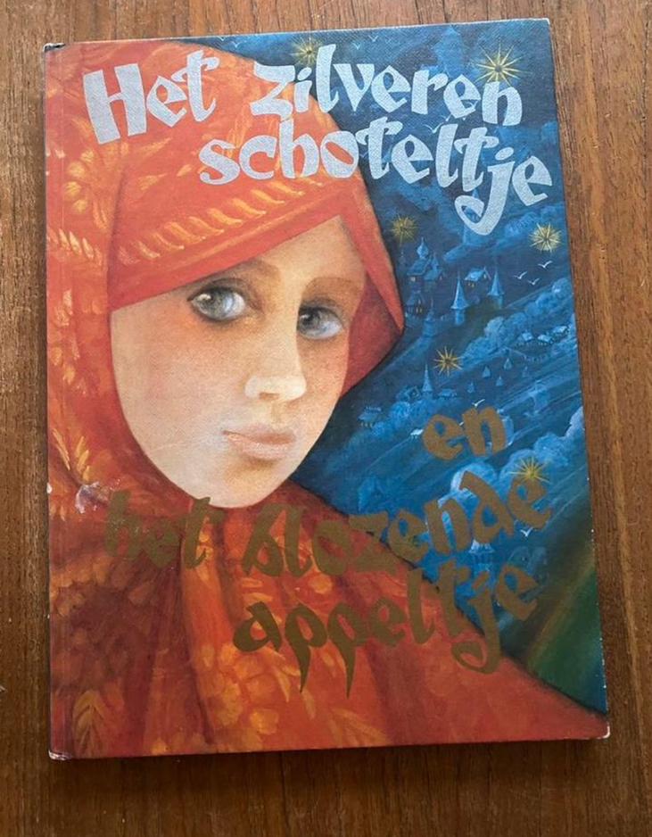 Russische volkssprookjes - Olga Kondakova - vintage, Boeken, Sprookjes en Fabels, Ophalen of Verzenden