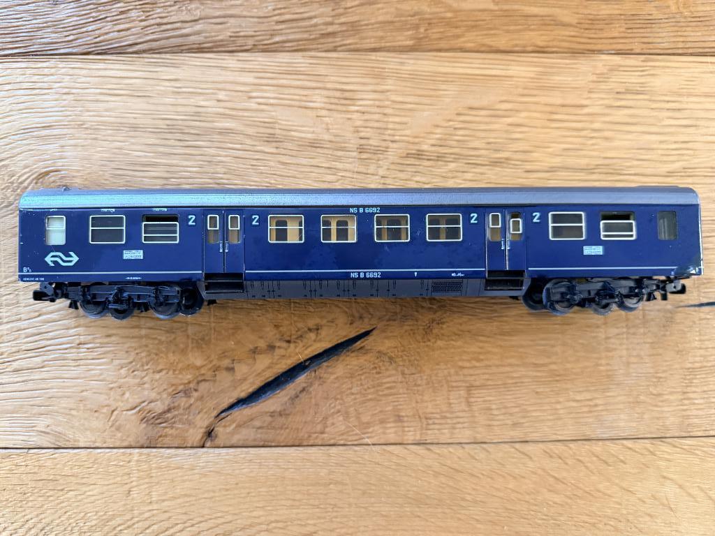 Märklin 4049 H0 Personenrijtuig (2e kl.) B 6692 van de NS, Hobby en Vrije tijd, Ophalen, Wisselstroom, Gebruikt, Wagon