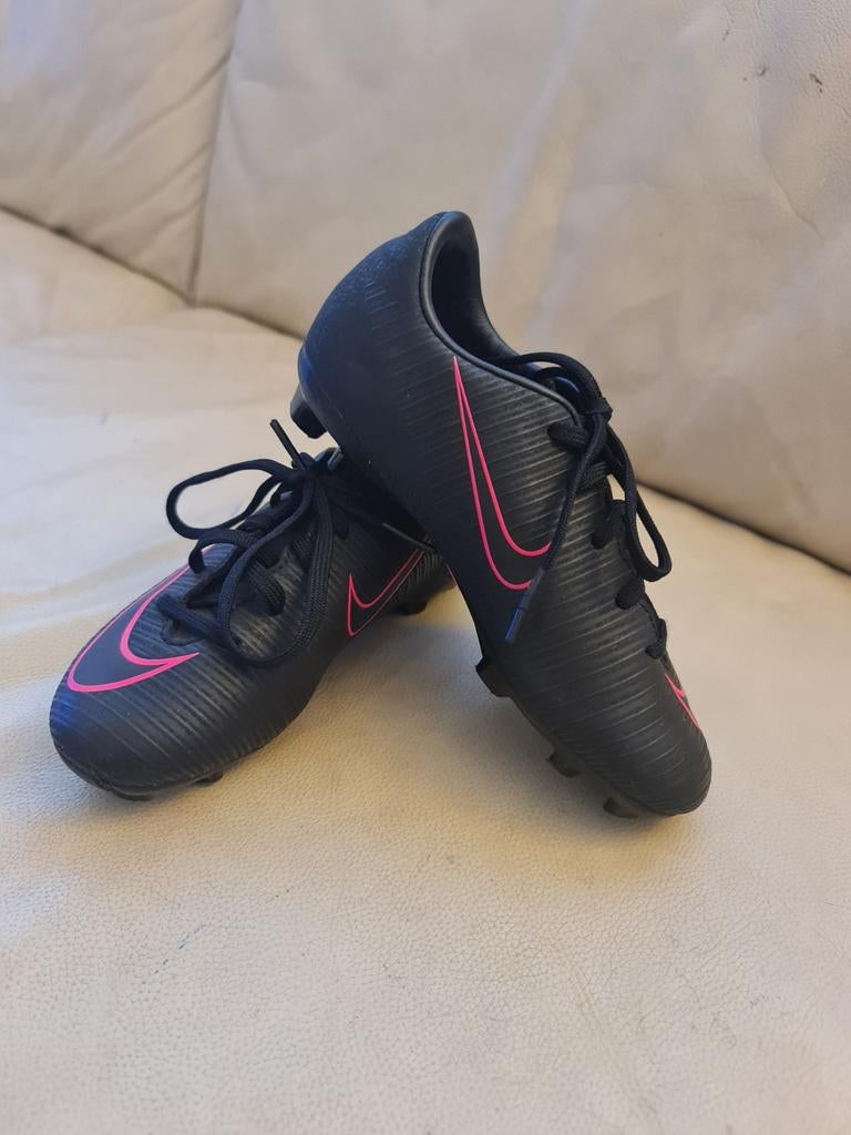 Voetbalschoenen Nike Mercurial, Sport en Fitness, Voetbal, Maat XS of kleiner, Ophalen of Verzenden, Zo goed als nieuw, Schoenen