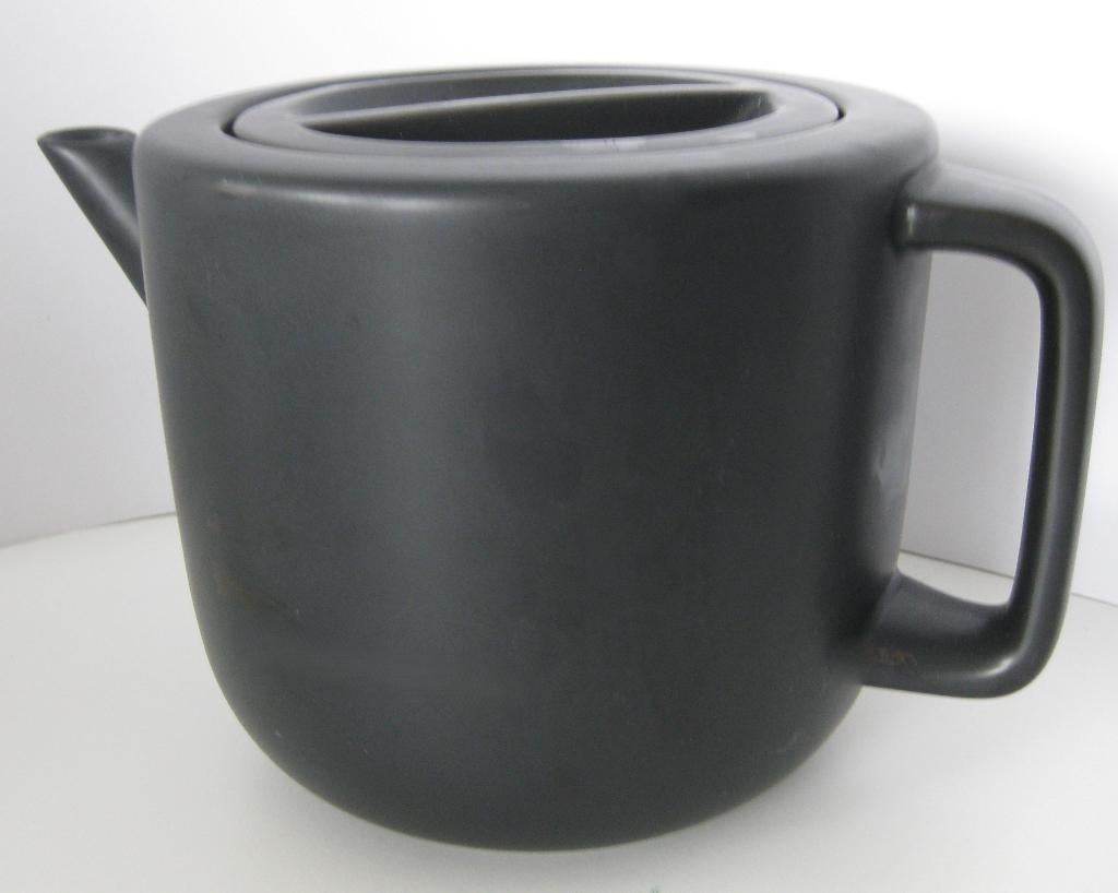 Gusta / Fika Theepot mat zwart aardewerk 2,2 liter, Overige typen, Nieuw, Ophalen of Verzenden, Overige stijlen