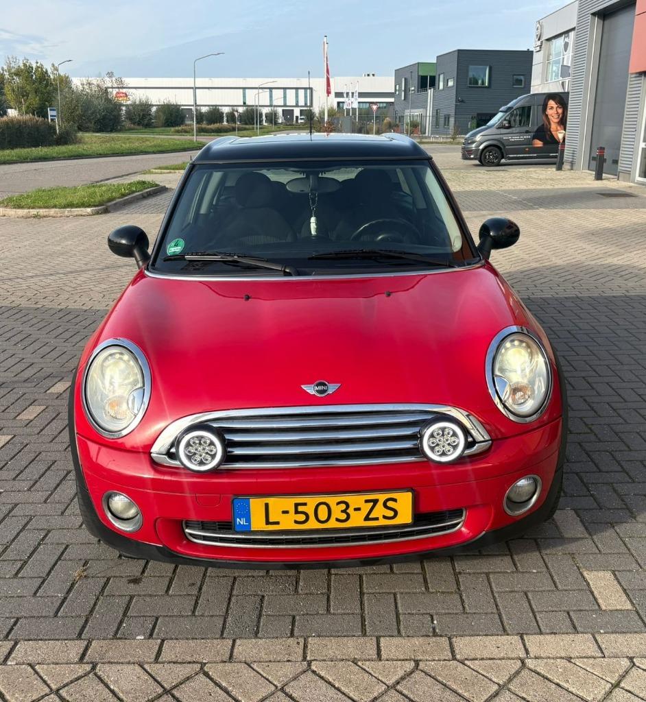 Mini Clubman 1.6 16V Cooper 2009 Rood, Auto's, Mini, Voorwielaandrijving, Xenon verlichting, 4 cilinders, Stationwagon