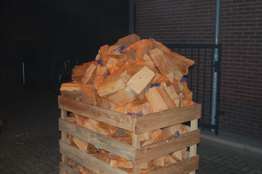 zakken / netten ovengedroogd haardhout / brandhout, Tuin en Terras, Haardhout, Blokken, Essenhout, 3 tot 6 m³, Ophalen