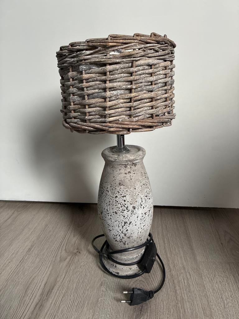 Mooie tafellamp met gevlochten kap, Ophalen, Zo goed als nieuw, Hout, Minder dan 50 cm