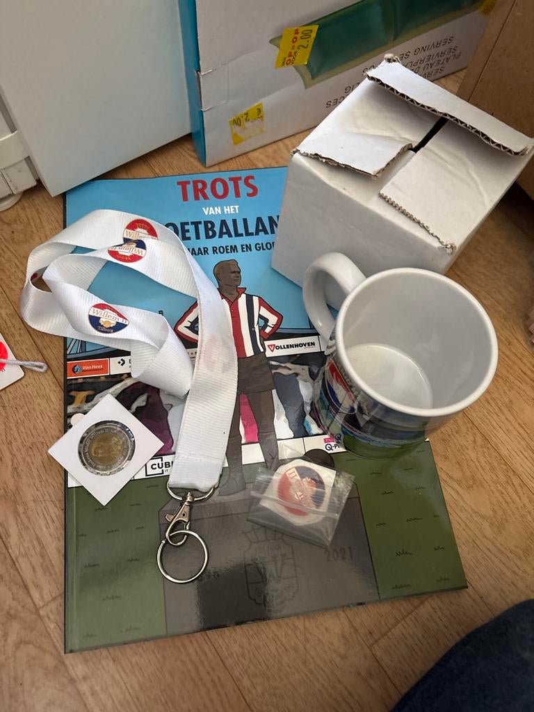Willem II Fanartikelen Set - Munt, Beker, Boek & Meer!, Verzamelen, Ophalen of Verzenden, Nieuw, Willem II, Boek of Tijdschrift