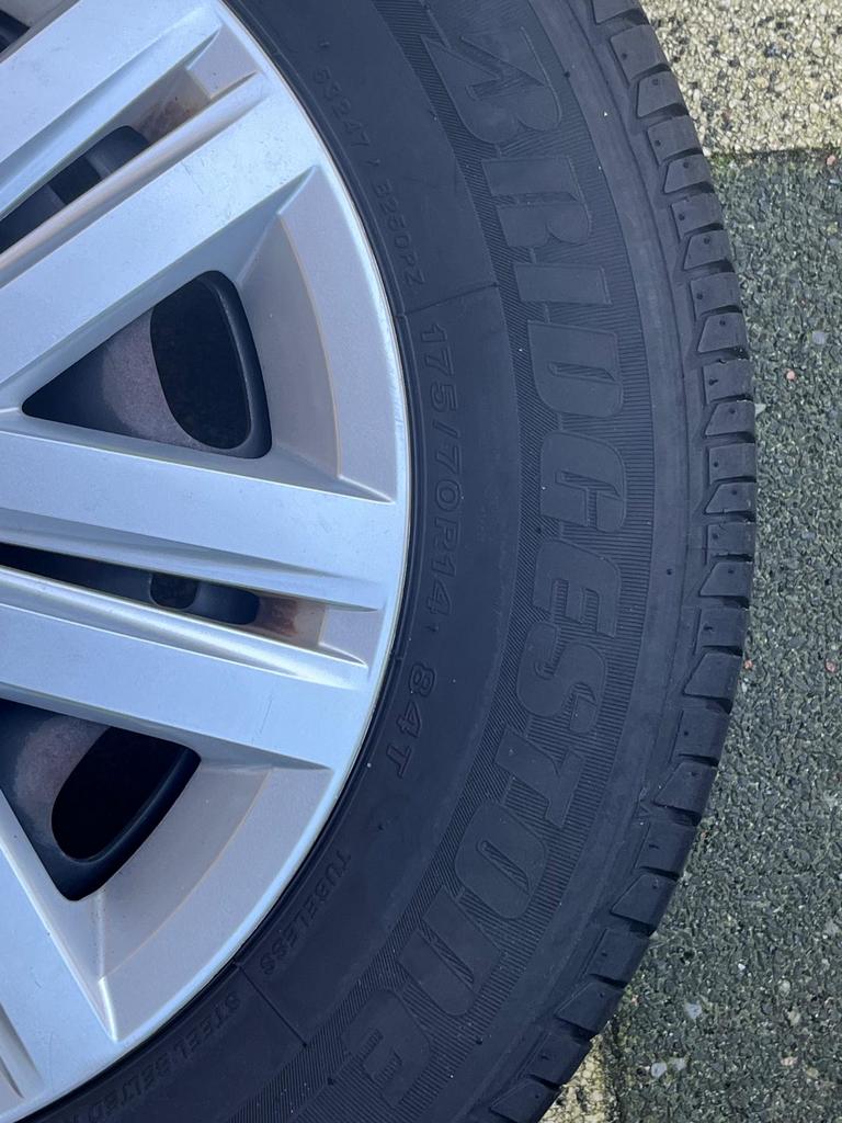Winterbanden Bridgestone 175/70R14 met velgen, 14 inch, Gebruikt, 175 mm, Banden en Velgen