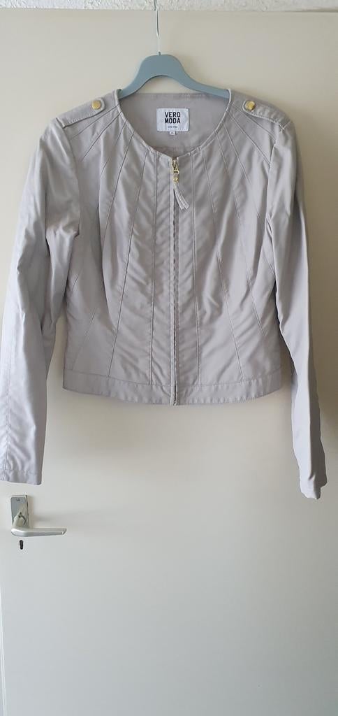 VERO MODA BEIGE IMMITATIE LEREN JASJE MET RONDE HALS MAAT XL, Vero Moda, Beige, Maat 46/48 (XL) of groter, Nieuw