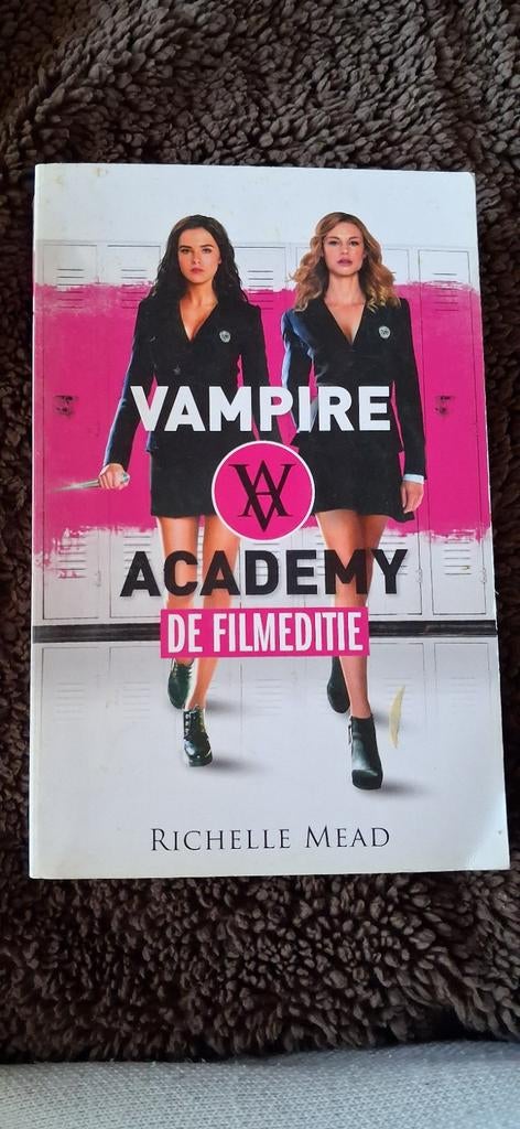 Vampire academy, Boeken, Ophalen of Verzenden, Gelezen
