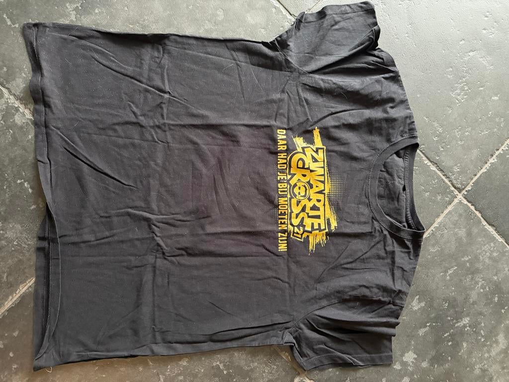 Zwarte Cross T-shirt maat XXL in zwart met goud, Kleding | Heren, T-shirts, Ophalen of Verzenden, Gedragen, Maat 48/50 (M), Zwart