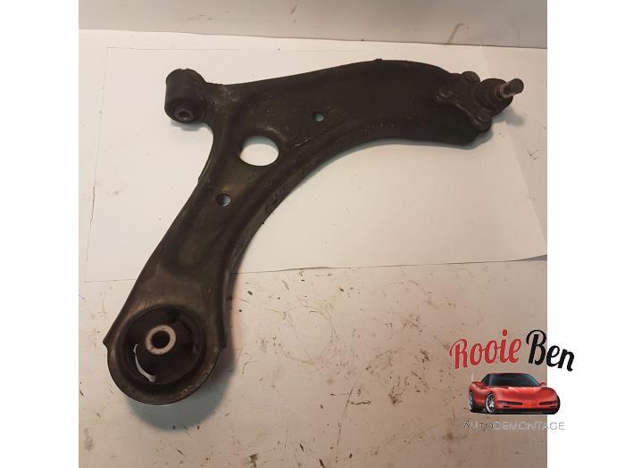 Draagarm onder rechts-voor van een Hyundai Tucson, Gebruikt, -, -, Ophalen of Verzenden