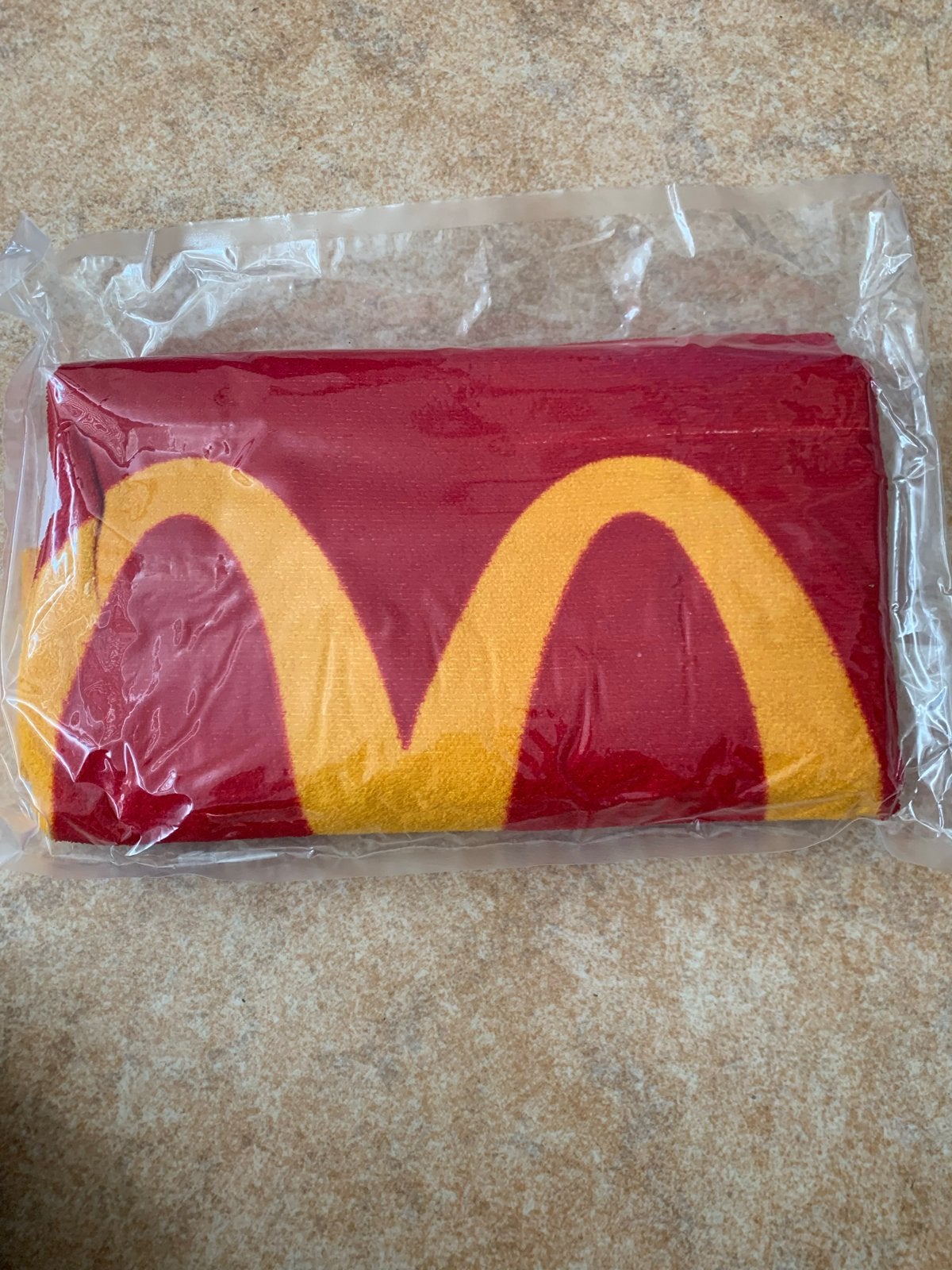McDonald's strandlaken/handdoek - Nieuw, Huis en Inrichting, Woonaccessoires | Overige, Ophalen, Nieuw, Rood, Textiel