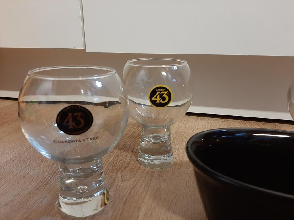 Licor 43 glazen met borrelschaaltje, Verzamelen, Glas en Borrelglaasjes, Ophalen of Verzenden