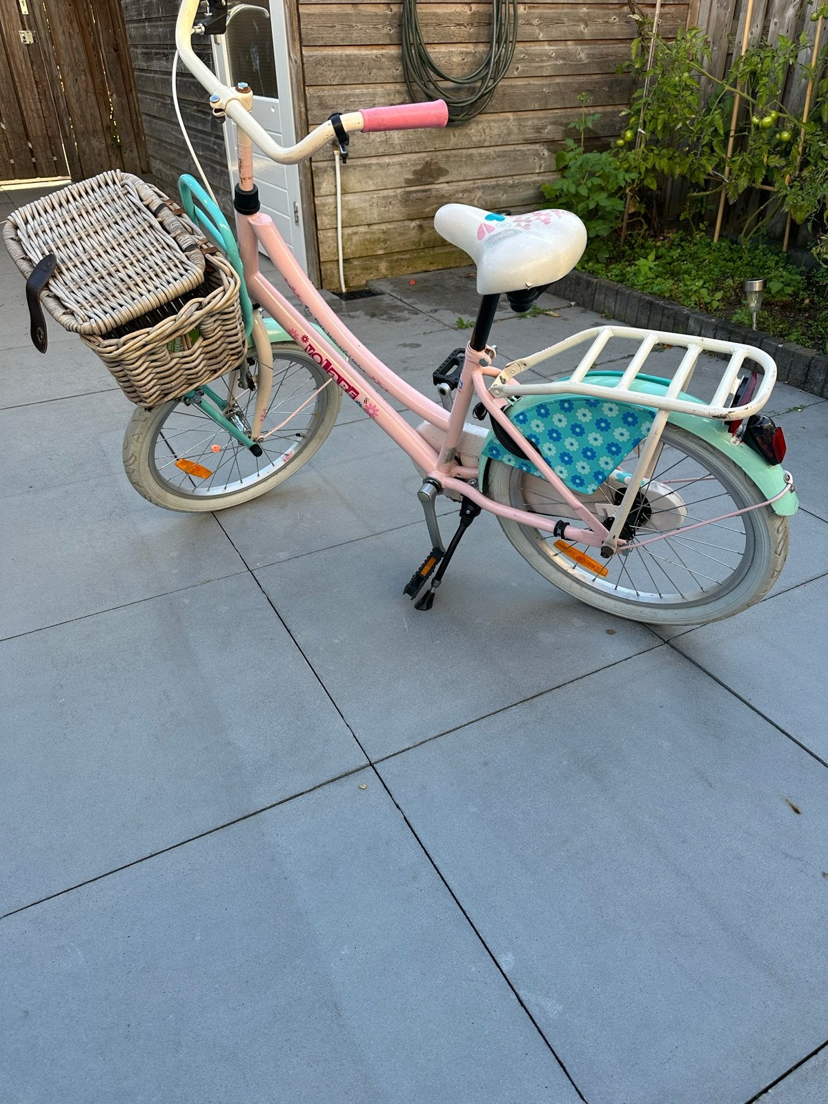Volare kinderfiets roze 16 inch met mandje en bagagedrager, Ophalen, Gebruikt, Terugtraprem, 16 tot 20 inch