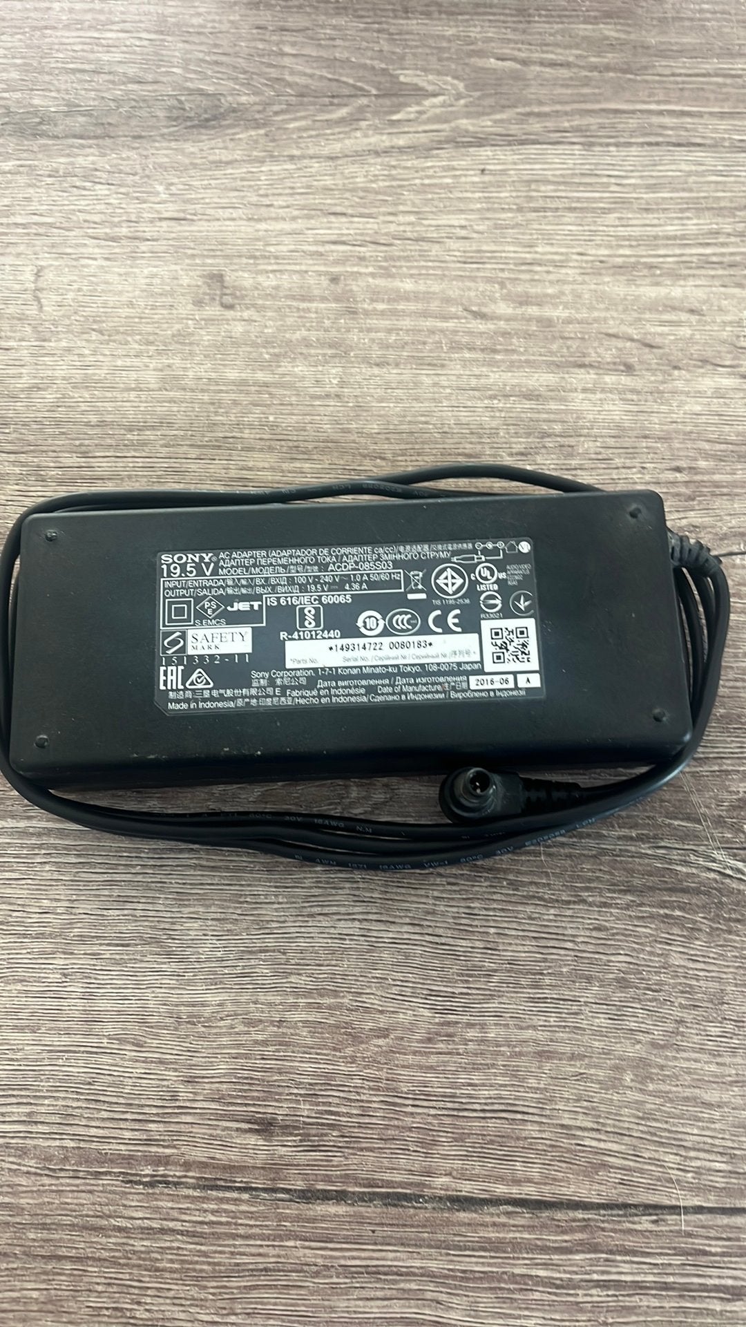 Sony tv adapter. 19,5V - 4,36A, Ophalen of Verzenden, Zo goed als nieuw