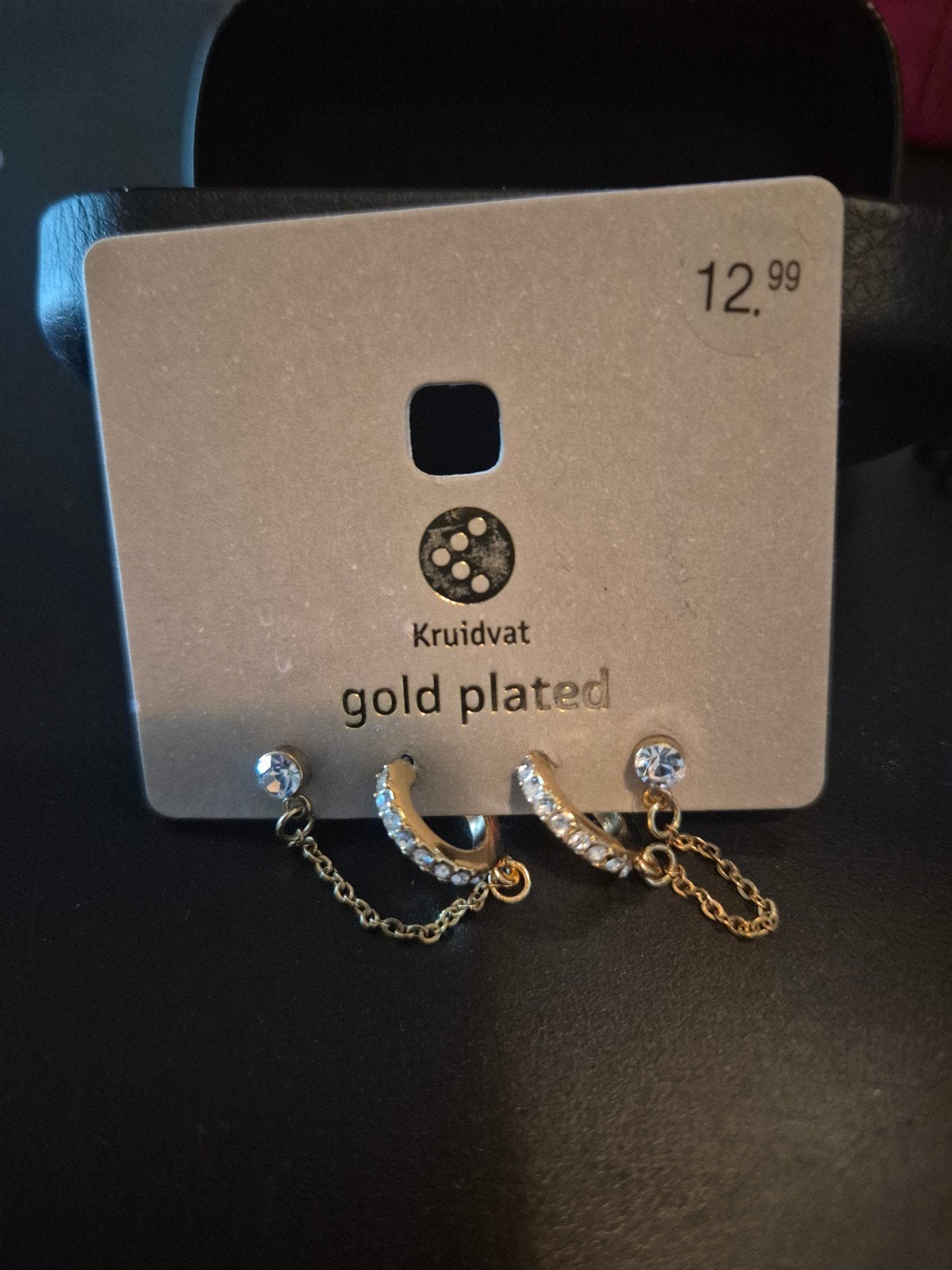 Goudkleurige oorbellen met ketting en steentjes, Met kristal, Overige materialen, Hangers, Nieuw