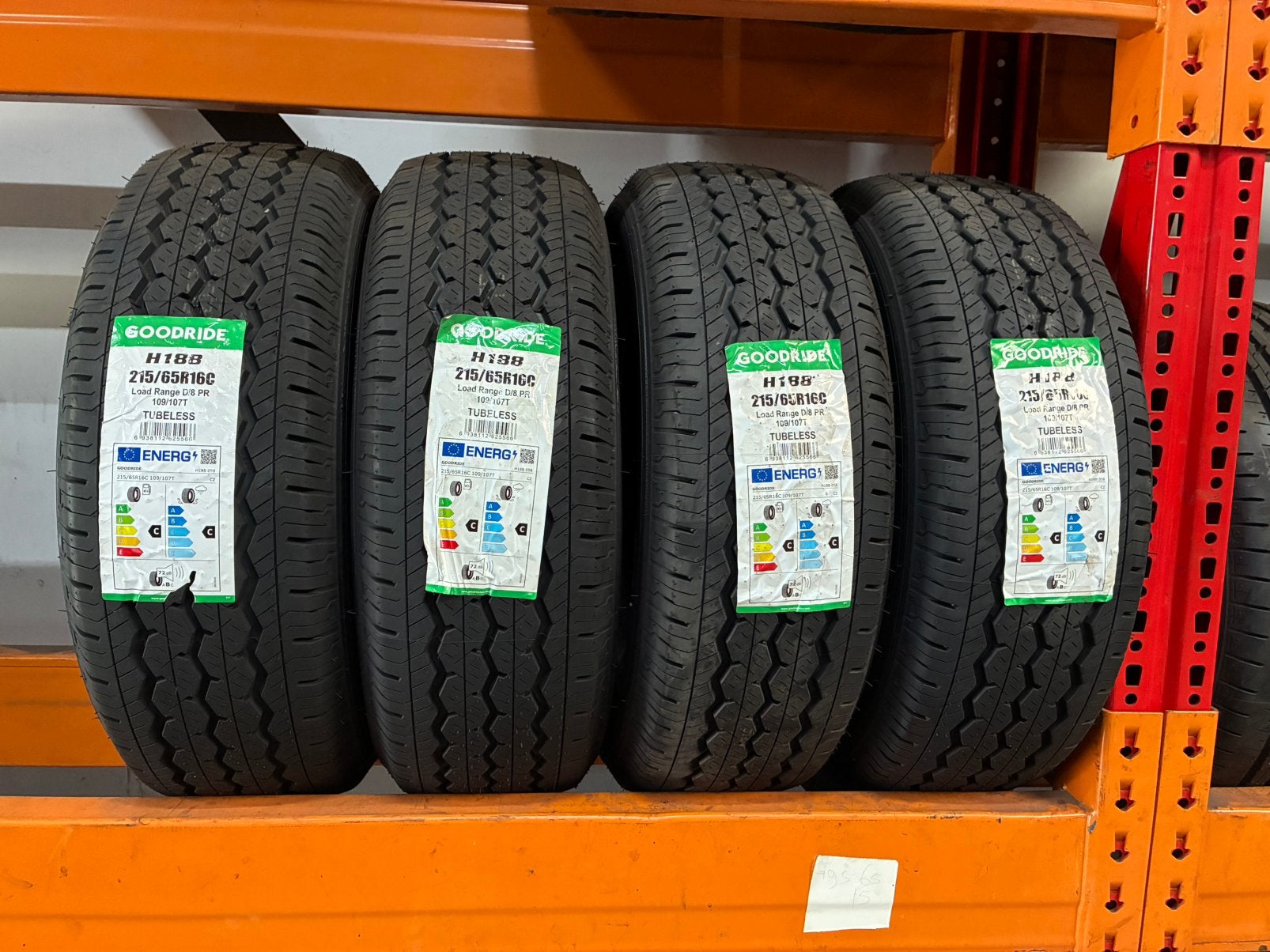 215/65R16C Zomerbanden busbanden nieuw inc montage, Ophalen, 14 inch, Gebruikt, 175 mm