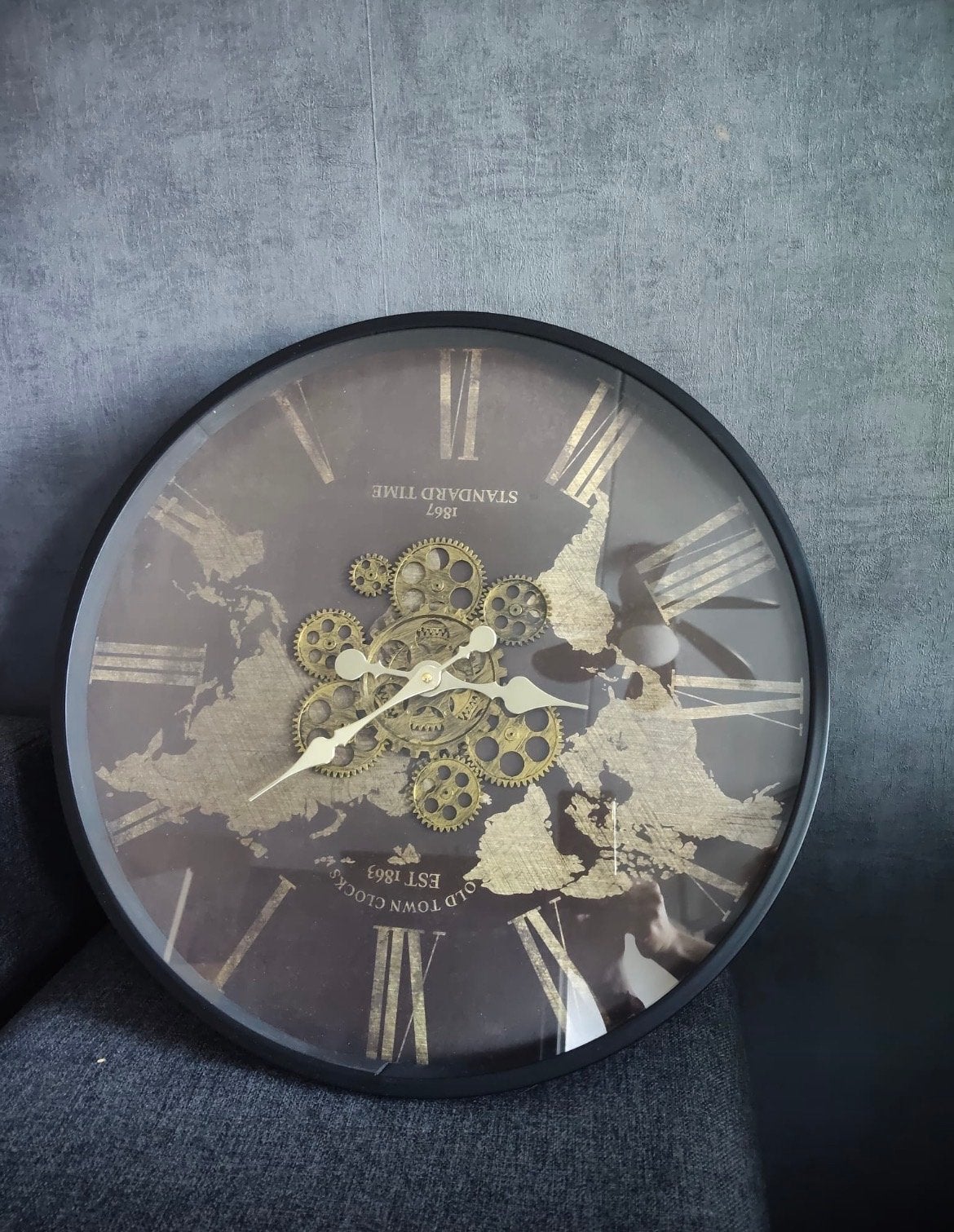 Grote Wandklok met Zichtbaar Uurwerk en Wereldkaart, Huis en Inrichting, Ophalen, Wandklok, Zichtbaar uurwerk, Analoog