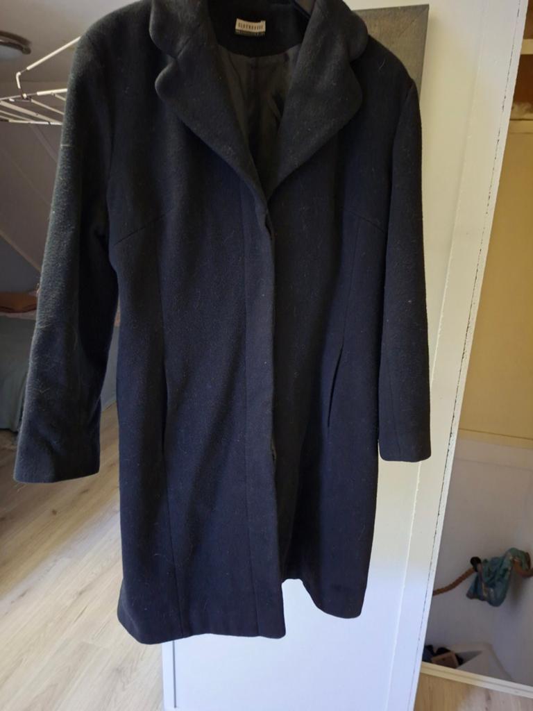 Zwarte mantel 40, Kleding | Dames, Jassen | Winter, Ophalen of Verzenden, Gedragen, Maat 38/40 (M), Zwart