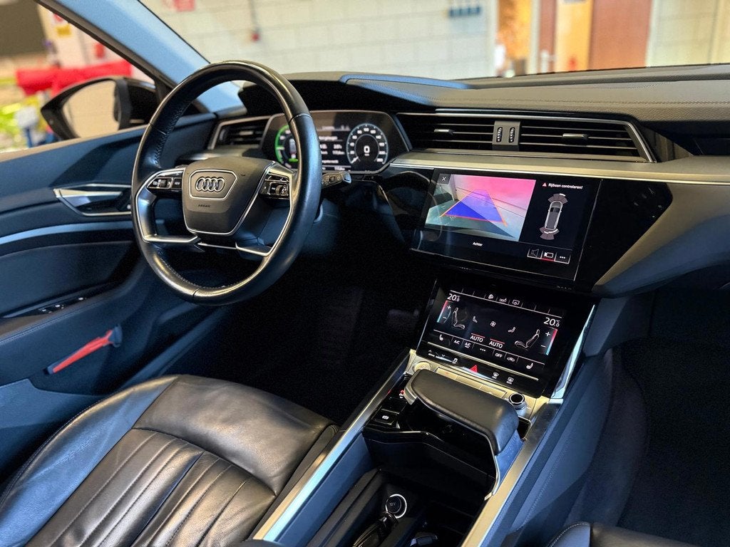 Audi E-tron 50 quattro Launch edition Plus 71 kWh Pano Trekh, Auto's, Audi, Automaat, 1800 kg, Zwart, 71 kWh