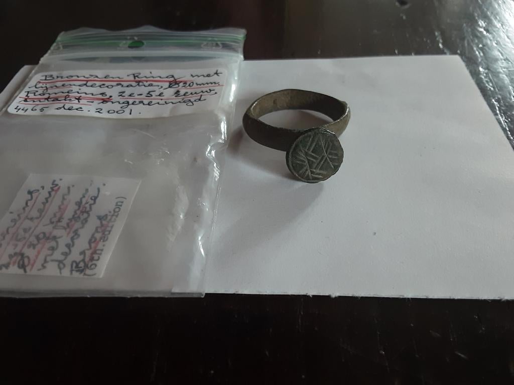 Bronzen Romeinse Ring met Lijnendecoratie, 2e-5e eeuw, Overige materialen, Gebruikt, Ophalen of Verzenden, Dame of Heer