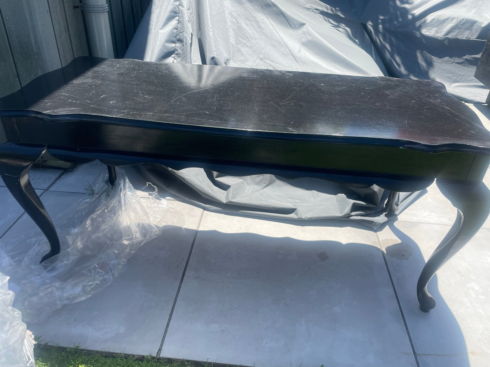 Zwarte salontafel met sierlijke poten, Ophalen, 50 – 75, Gebruikt, 100 tot 150 cm