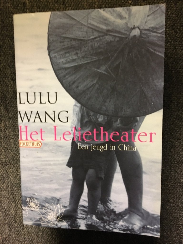 Het lelietheater; door Lulu Wang #China #Mao, Lulu Wang, Ophalen of Verzenden, Zo goed als nieuw, Nederland