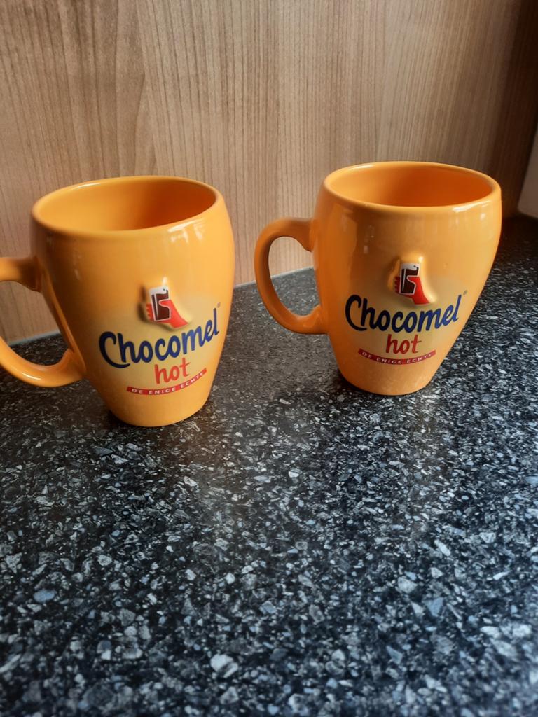 Chocomel mokken met opdruk Hot, Ophalen of Verzenden, Gebruikt, Keramiek, Kop(pen) en/of Schotel(s)
