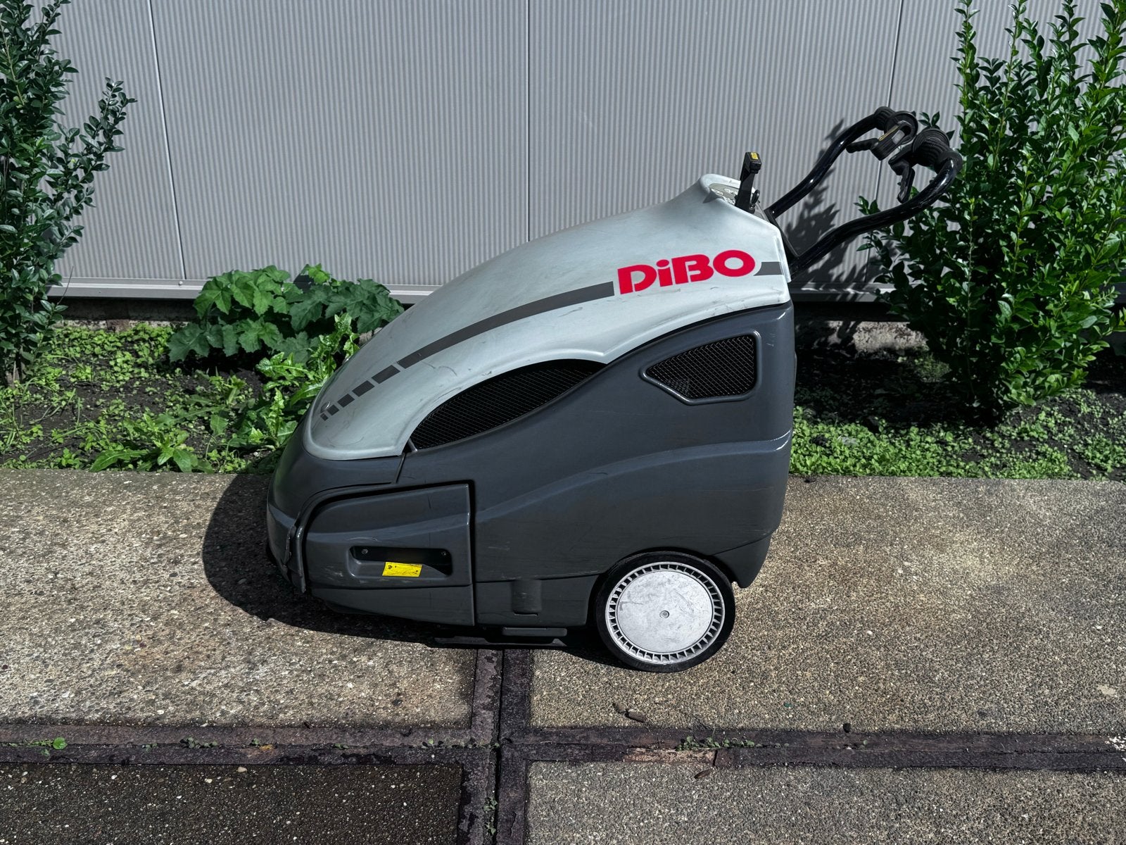 DIBO elektrische veegmachine  achterloop, Zakelijke goederen, Ophalen