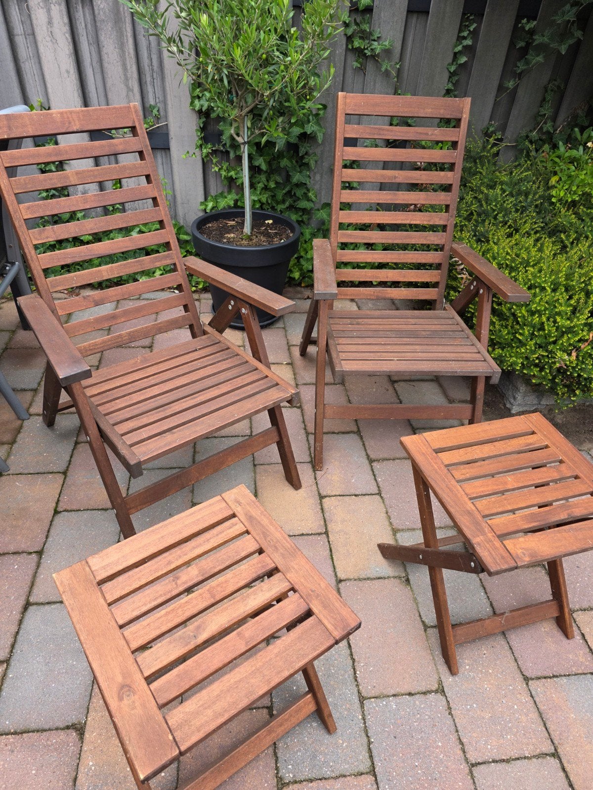 Hardhouten tuinstoelen met krukjes, Ophalen, Hout, Inklapbaar