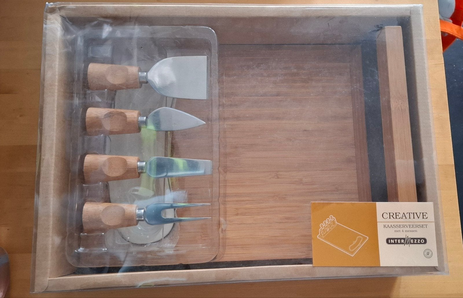 Kaasserveerset met 4 messen - Creative Intermezzo, Ophalen, Hout, Snij-/serveerplank, Nieuw
