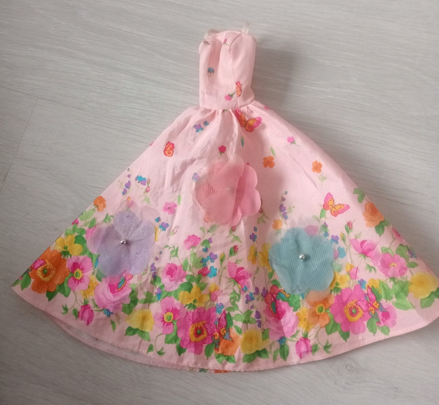 Barbie Fashion roze jurk met bloemen en vlinders, Mattel, Ophalen of Verzenden, Kleertjes