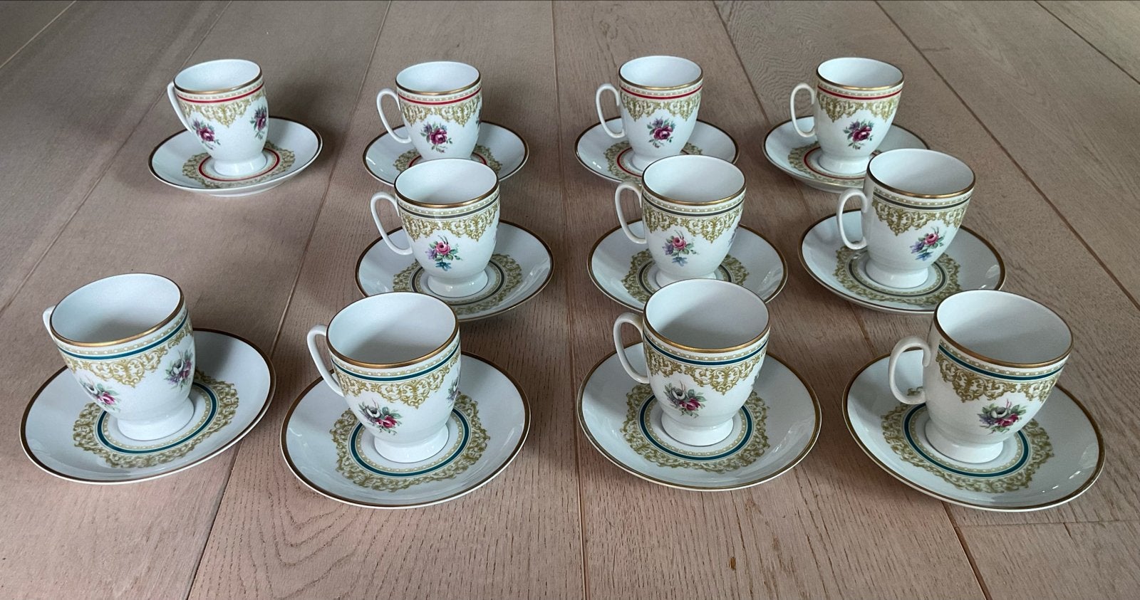Set van 11 koffiekopjes van MOSA-porselein, Ophalen