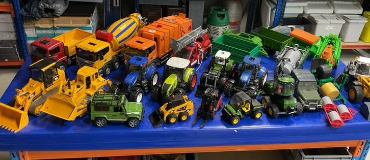 Bruder 20 items tractors aanhangers vrachtwagens enz, Kinderen en Baby's, Speelgoed | Speelgoedvoertuigen, Ophalen, Gebruikt