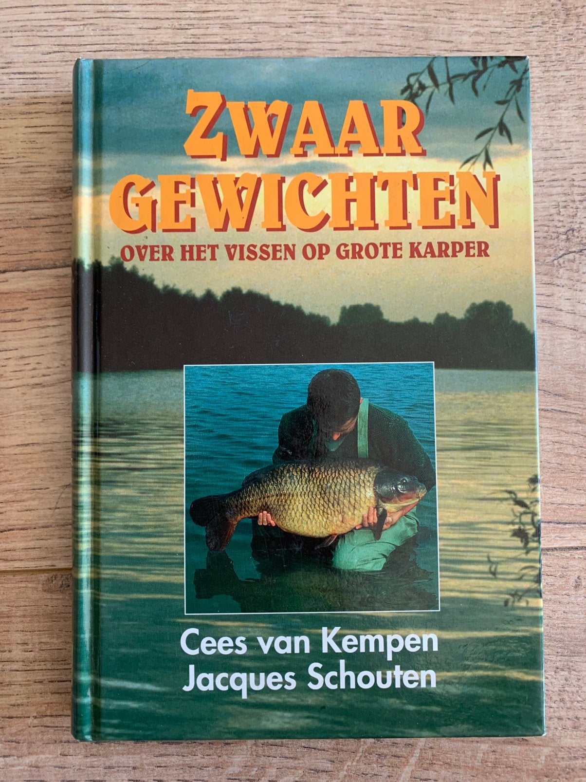 Hengelsport visboeken zwaargewichten vissen op grote karper, Ophalen of Verzenden, Zo goed als nieuw, Overige typen