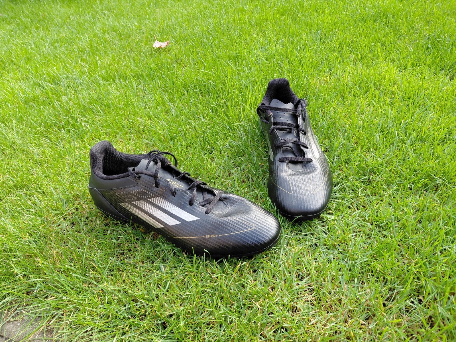 Adidas voetbalschoenen f50 maat 45 +- Zwart met goud en zilv, Ophalen of Verzenden, Zo goed als nieuw, Overige typen