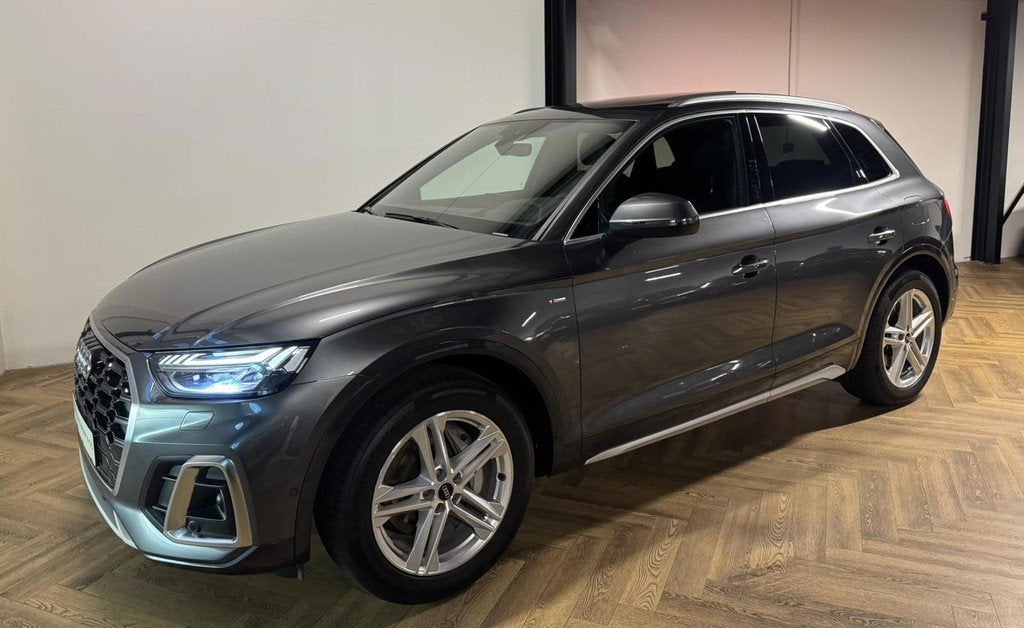 Audi Q5 55 TFSI e S edition Competition S-LINE PANO KEYLESS, Auto's, Audi, Automaat, Gebruikt, Zwart, 4 cilinders