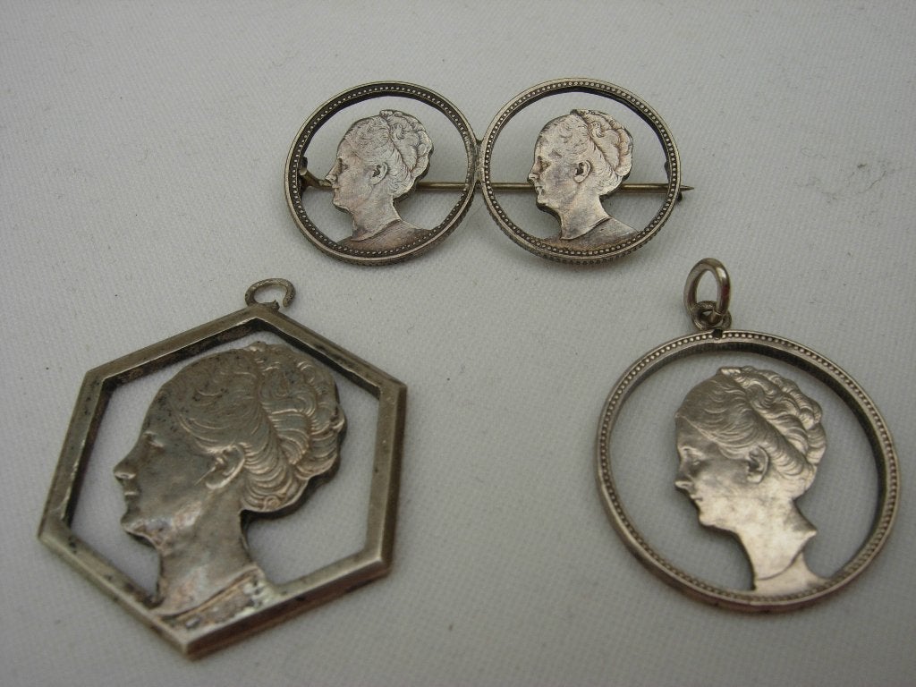 SIERADEN KONINGIN WILHELMINA., Sieraden, Tassen en Uiterlijk, Verzenden, Zilver, Overige typen