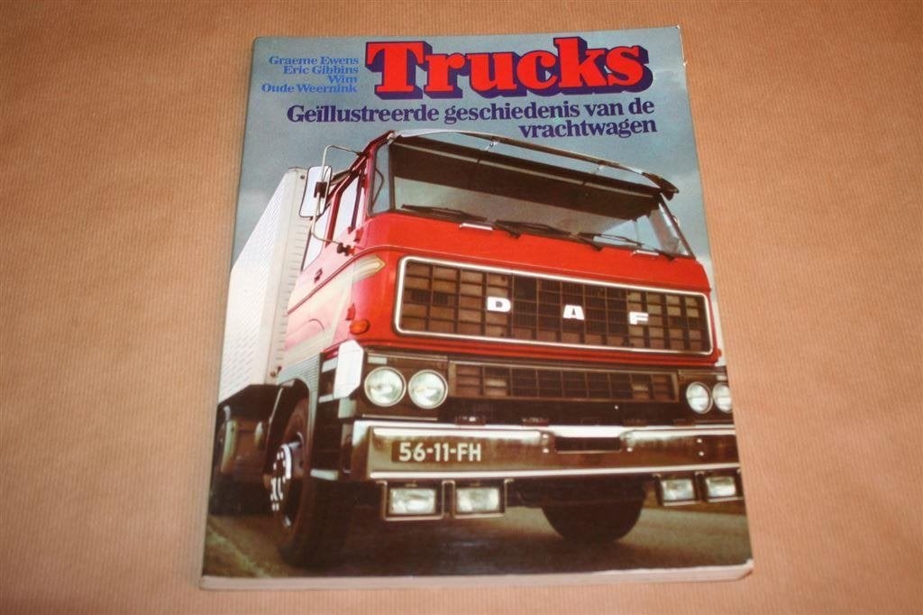 Trucks. Geïllustreerde geschiedenis van de vrachtwagen., Ophalen of Verzenden, Gelezen, Tractor en Landbouw