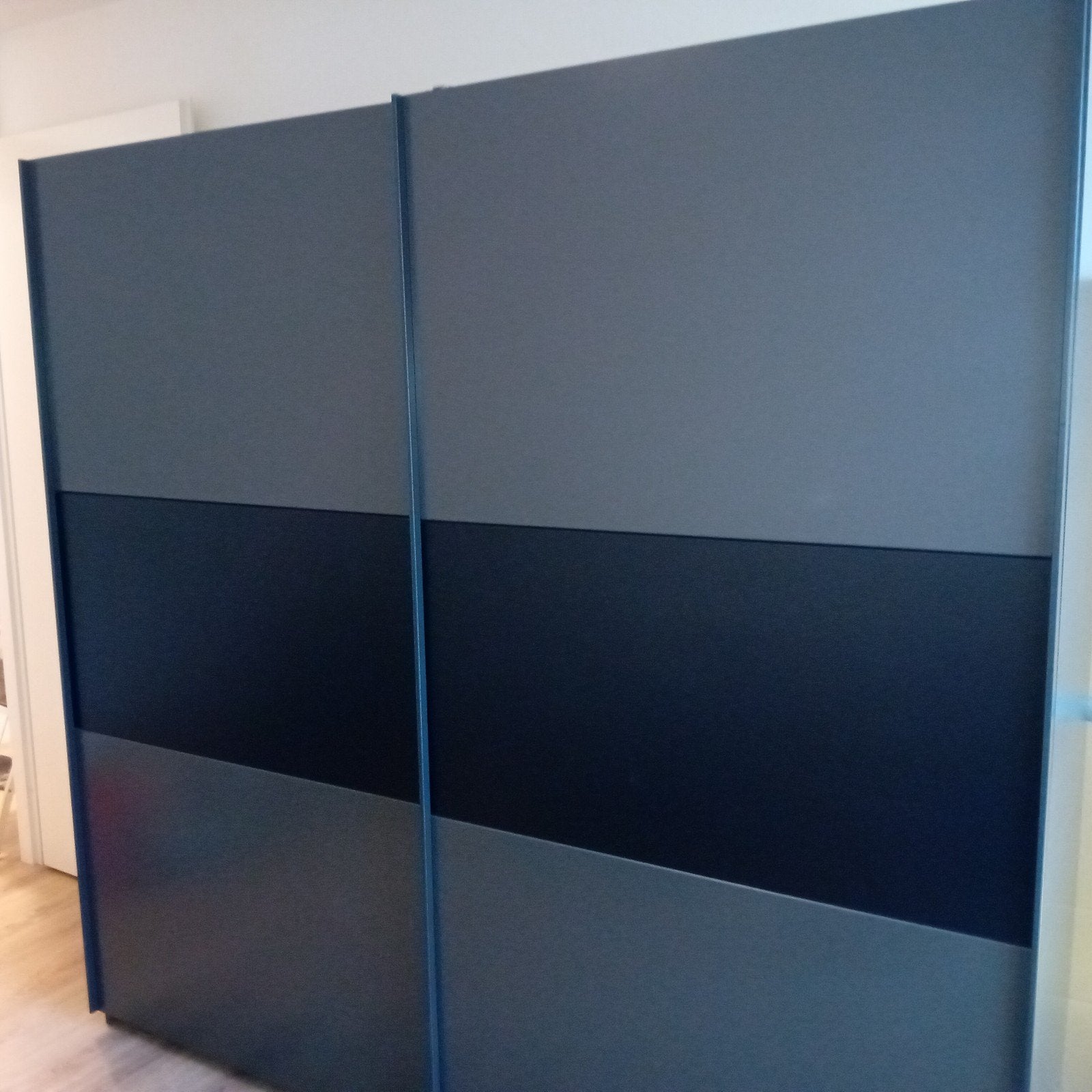 Donkergrijze Leenbakker kledingkast, Ophalen, Met deur(en), Gebruikt, 200 cm of meer