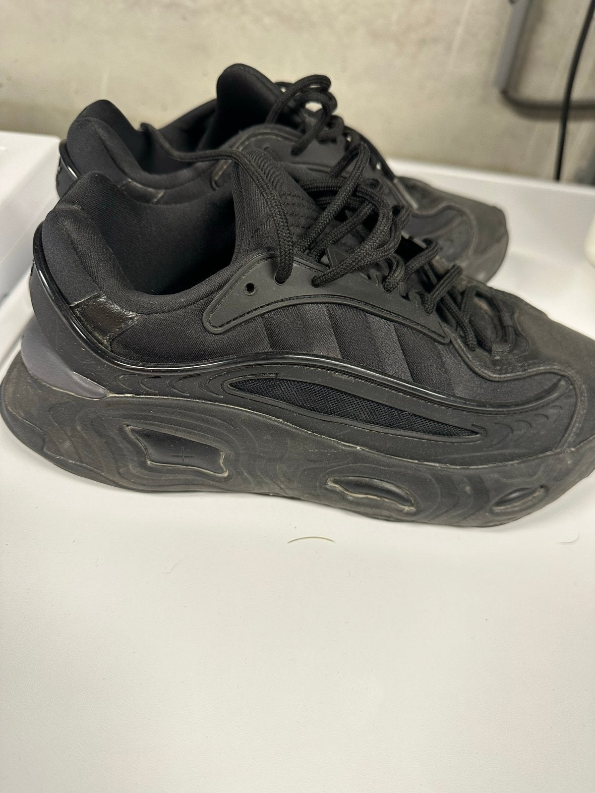 Adidas Ozelia sneakers zwart - Maat 40, Ophalen of Verzenden, Gedragen, Zwart, Sneakers of Gympen
