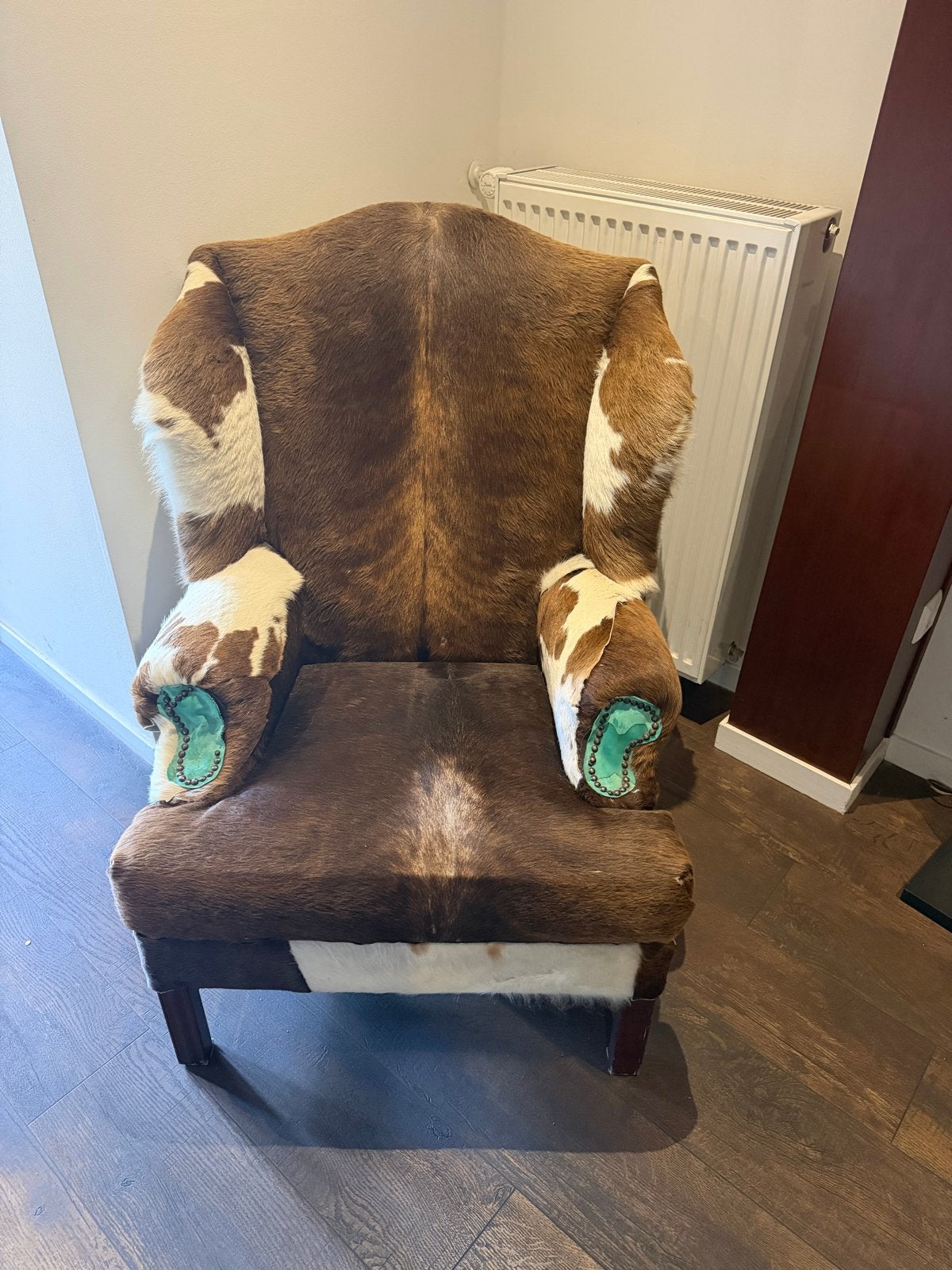 Unieke fauteuil met koeienhuid bekleding, Ophalen, Gebruikt, Hout, 75 tot 100 cm