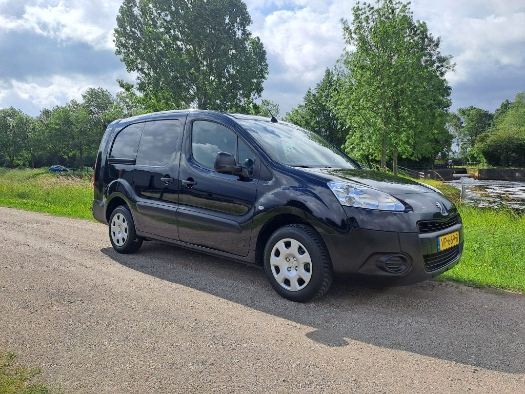 Peugeot Partner 1.6 HDI 66KW 2015, Auto's, Euro 5, 4 cilinders, Zwart, Origineel Nederlands