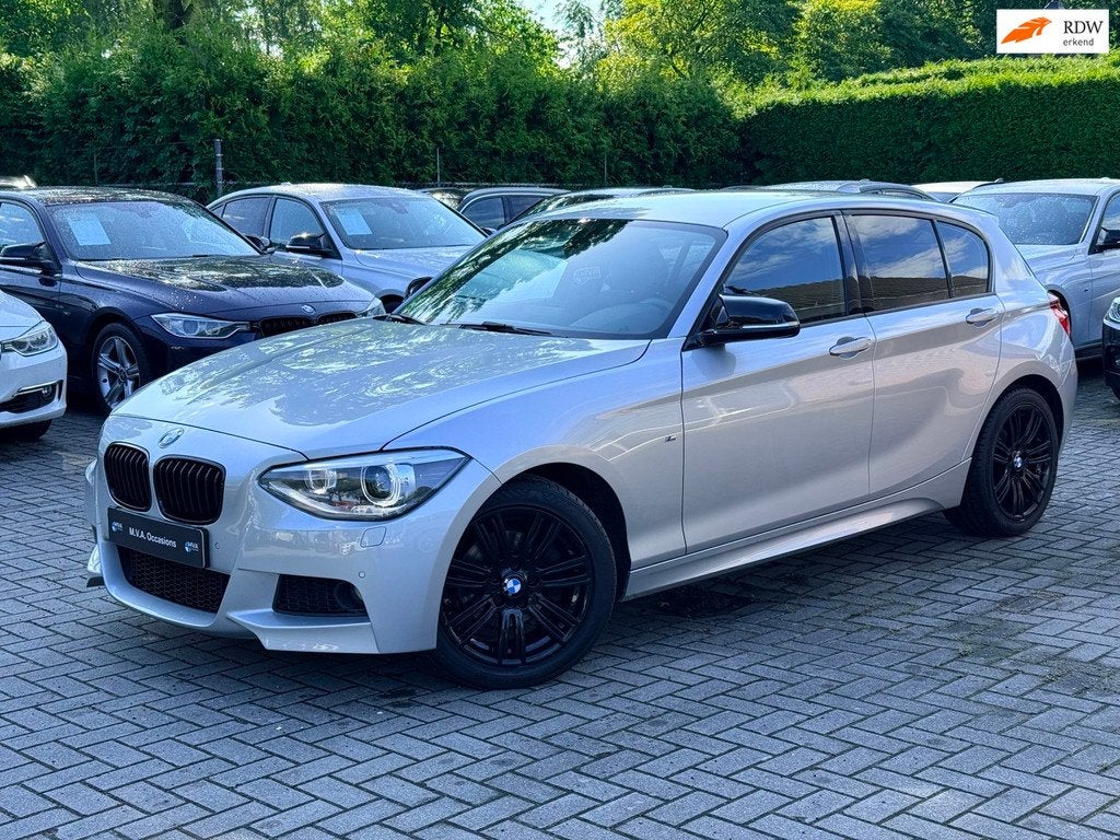 BMW 1-serie 118i Business+ M Sport|Nieuwe Ketting + Klepseal, Auto's, BMW, Euro 5, Achterwielaandrijving, Gebruikt, Zwart