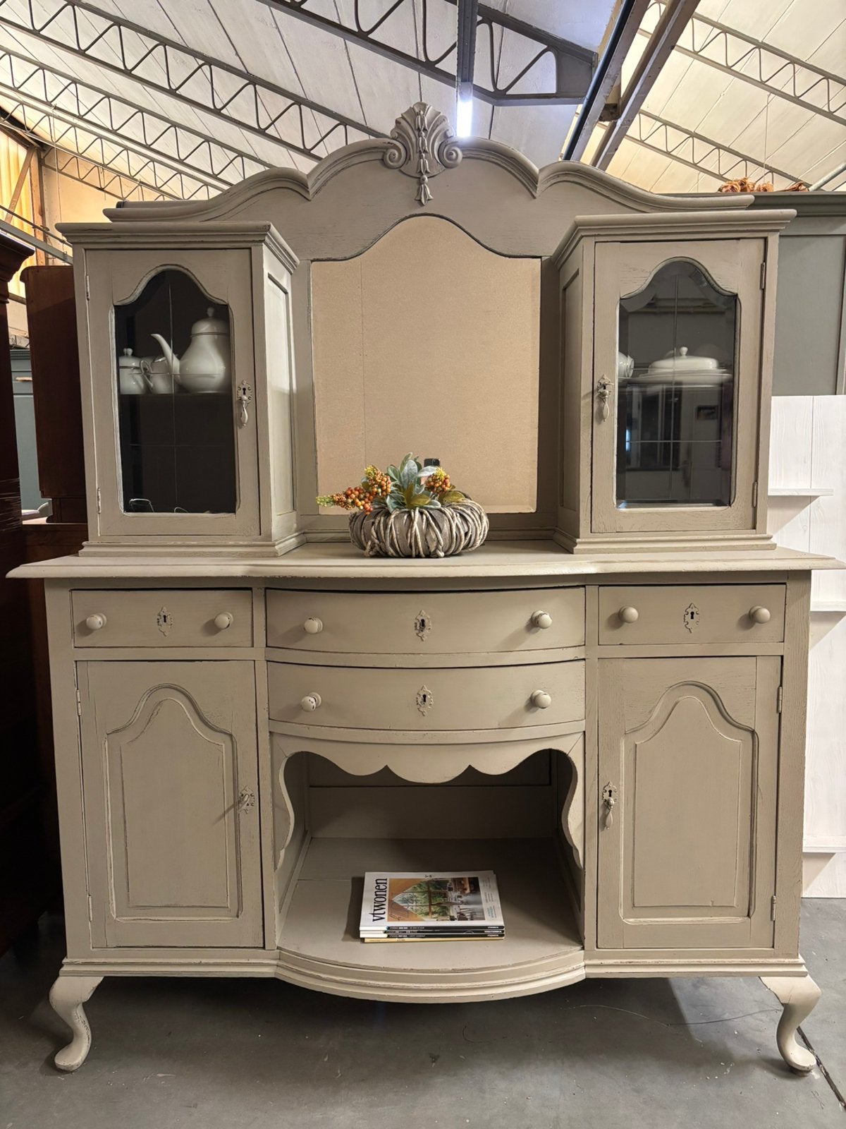 Brocante Queen Ann buffetkast / dressoir / kast, Studio Larilo, Zo goed als nieuw, Sportstraat 6 Kerkrade, Studiolarilo@gmail.com