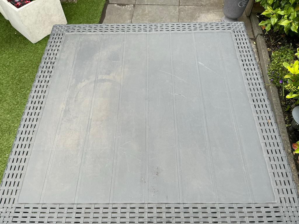 Grijze tuintafel van kunststof, vierkant, Tuin en Terras, Ophalen of Verzenden, Gebruikt, Vierkant, Kunststof