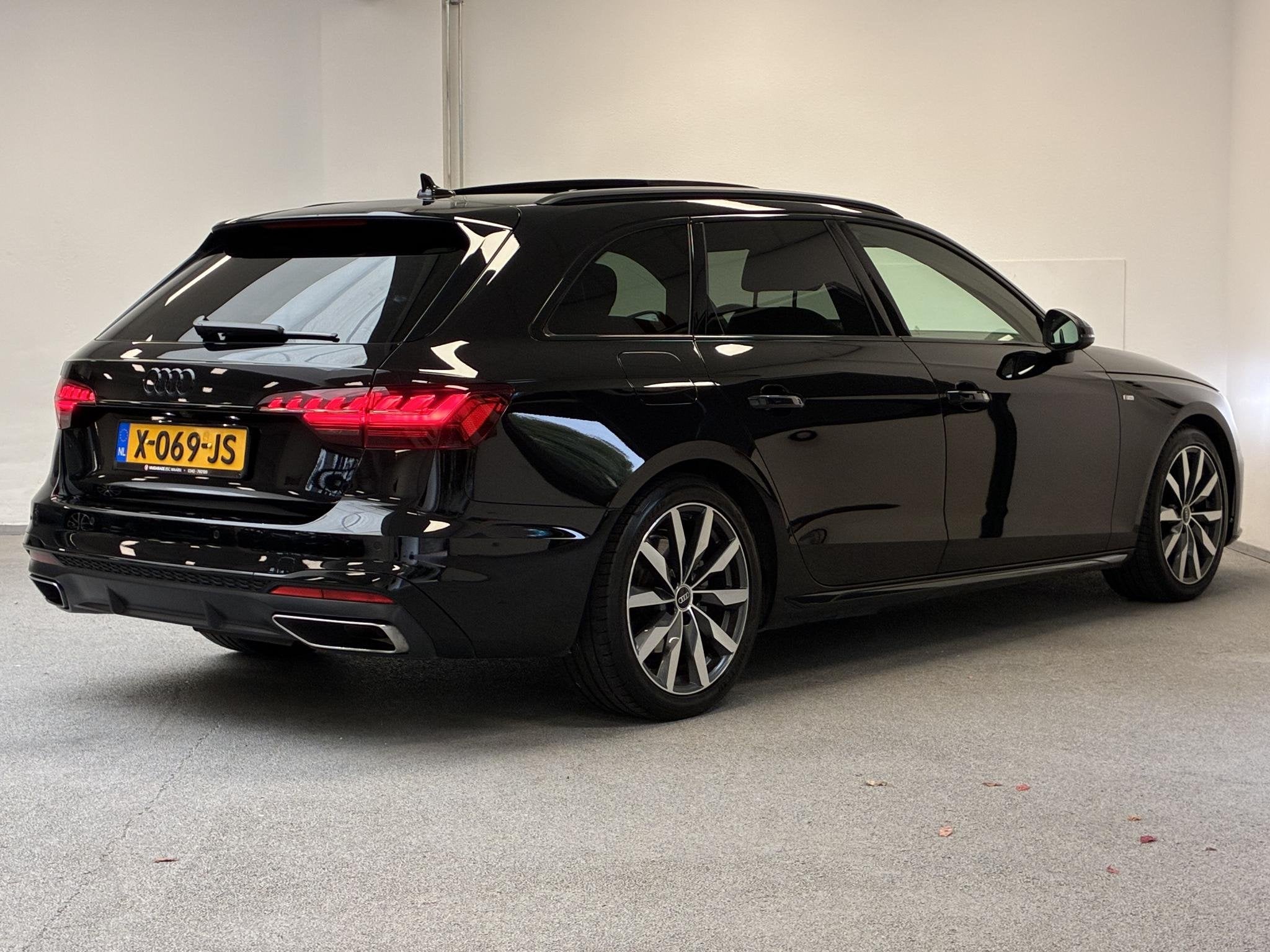 Audi A4 Avant 35 TFSI S edition Competition | S-LINE | PANO, Auto's, Dealer onderhouden, Gebruikt, 4 cilinders, A4