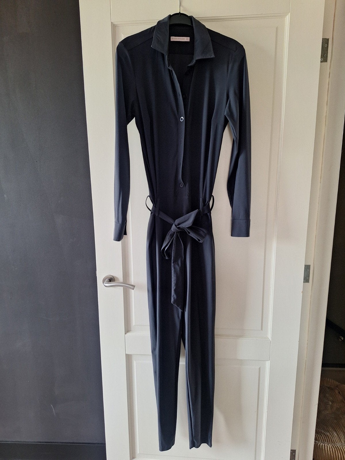 STUDIO ANNELOES JUMPSUIT - DONKERGRIJS, Maat 38/40 (M), Studio Anneloes, Ophalen of Verzenden, Zo goed als nieuw