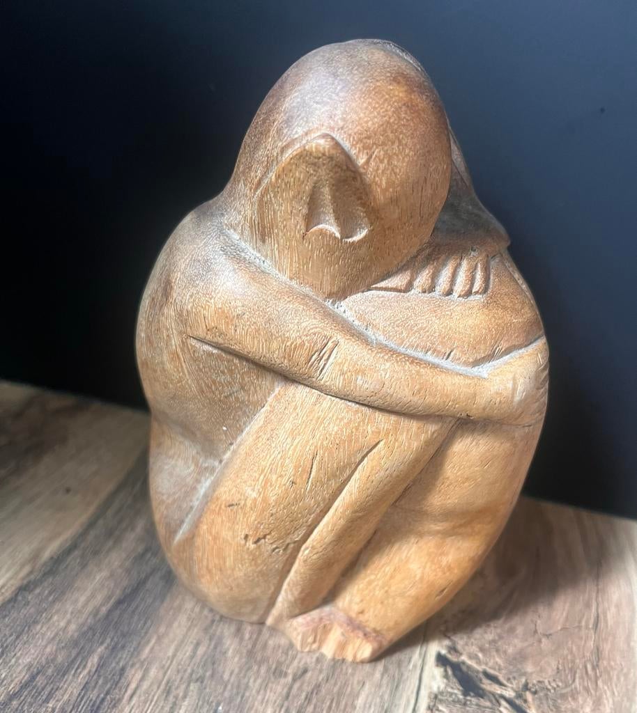 Vintage handgesneden hardhouten sculptuur knuffelend paar 20, Ophalen of Verzenden, Hout