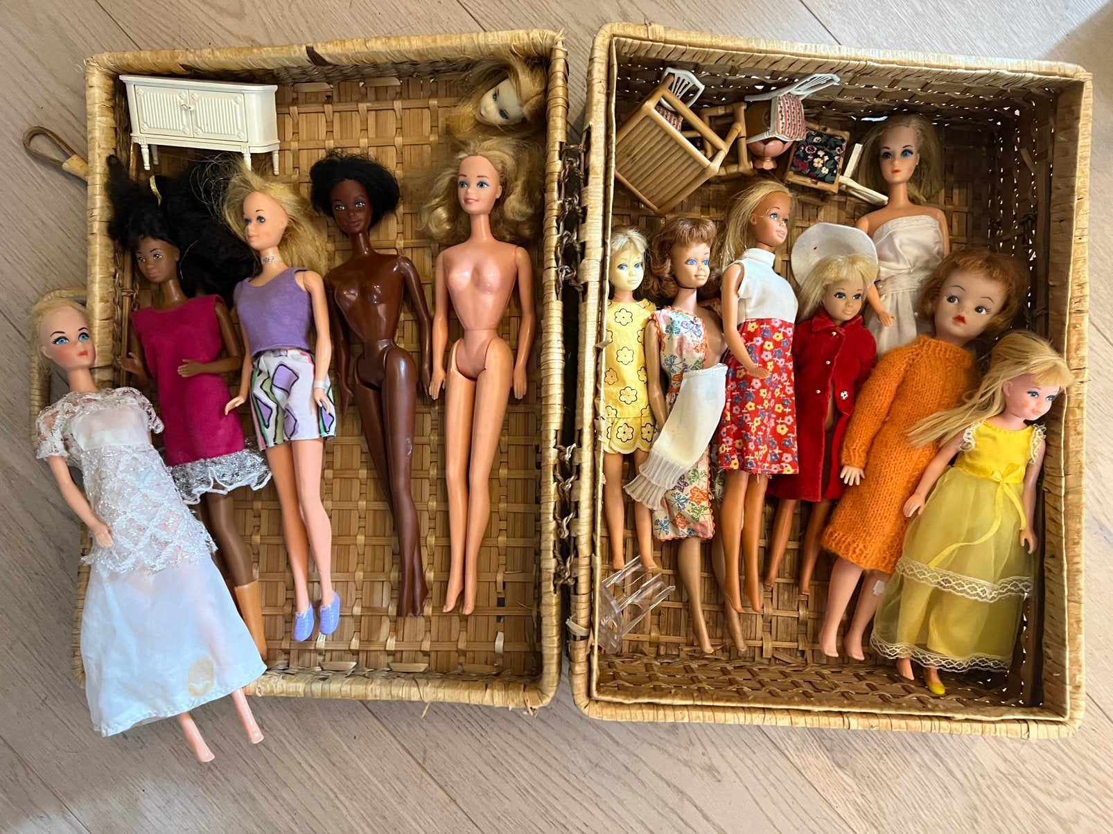 Barbie vintage barbies 1960-70 oude barbiepoppen, Verzamelen, Ophalen, Zo goed als nieuw, Poppenhuis