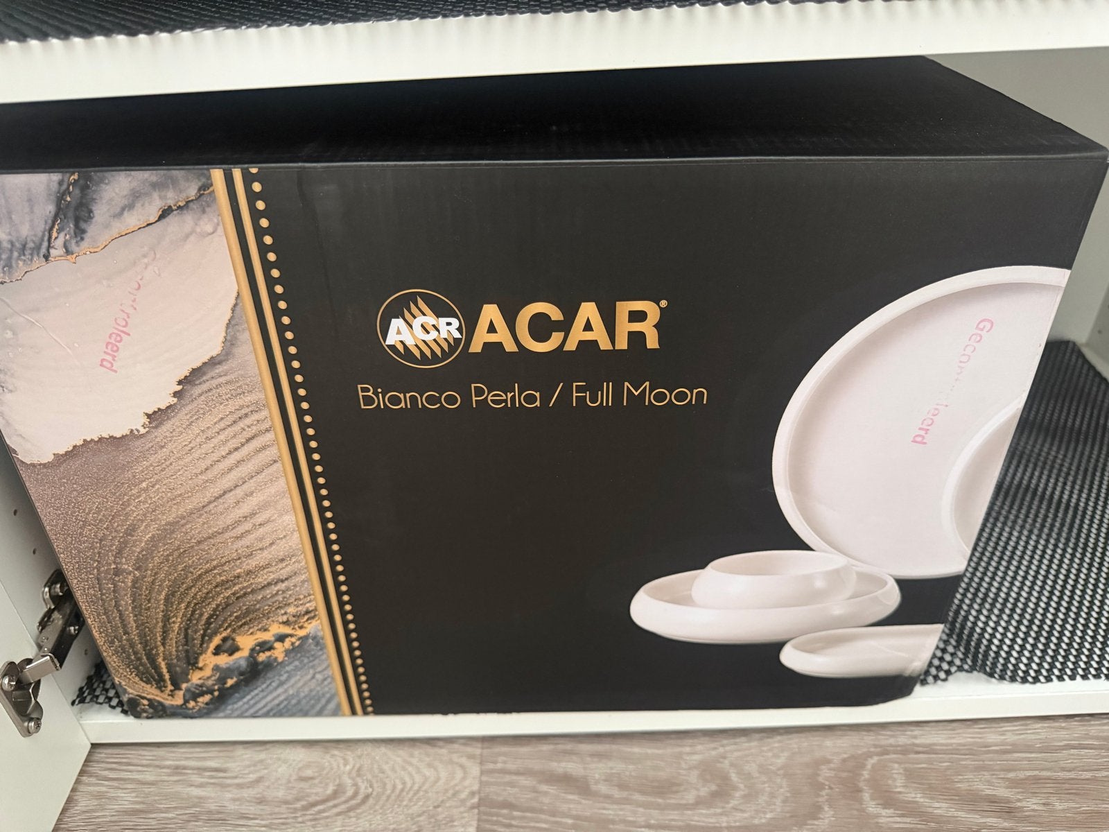 ACAR Borden set - Nieuwstaat - Wegens verhuizing, Huis en Inrichting, Keuken | Servies, Ophalen of Verzenden, Zo goed als nieuw