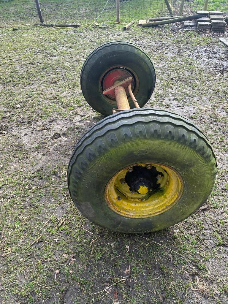 As met wielen voor landbouwmachines, Dieren en Toebehoren, Ophalen of Verzenden
